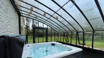 Bain à remous intérieur