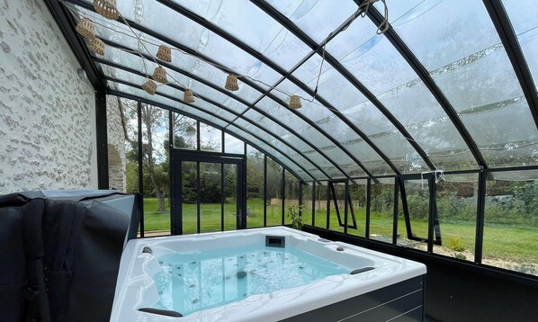 Bain à remous intérieur