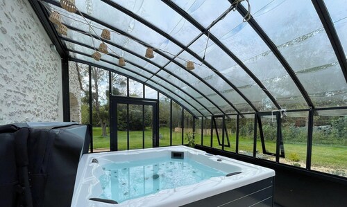 Cottage in Vendée with Spa and Terrace