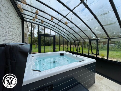 Escapada Vendée: Encantador Granero con Spa