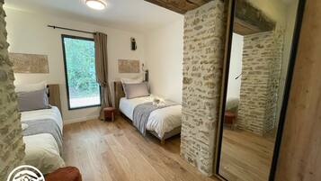 2 多间卧室、免费 WiFi、床单