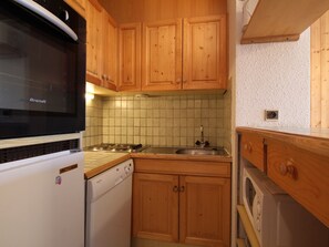 Réfrigérateur, micro-ondes, lave-vaisselle