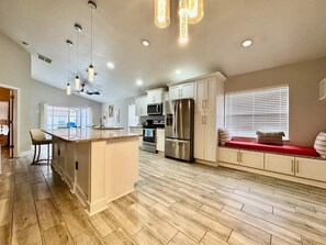 Fridge, microwave, oven, stovetop - Modern 4BR/2BA with pool in gated community (Kissimmee)