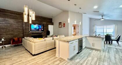 Modern 4BR/2BA with pool in gated community