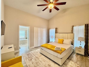 Free WiFi, bed sheets - Modern 4BR/2BA with pool in gated community (Kissimmee)