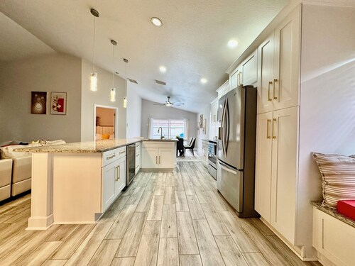 Modern 4BR/2BA with pool in gated community