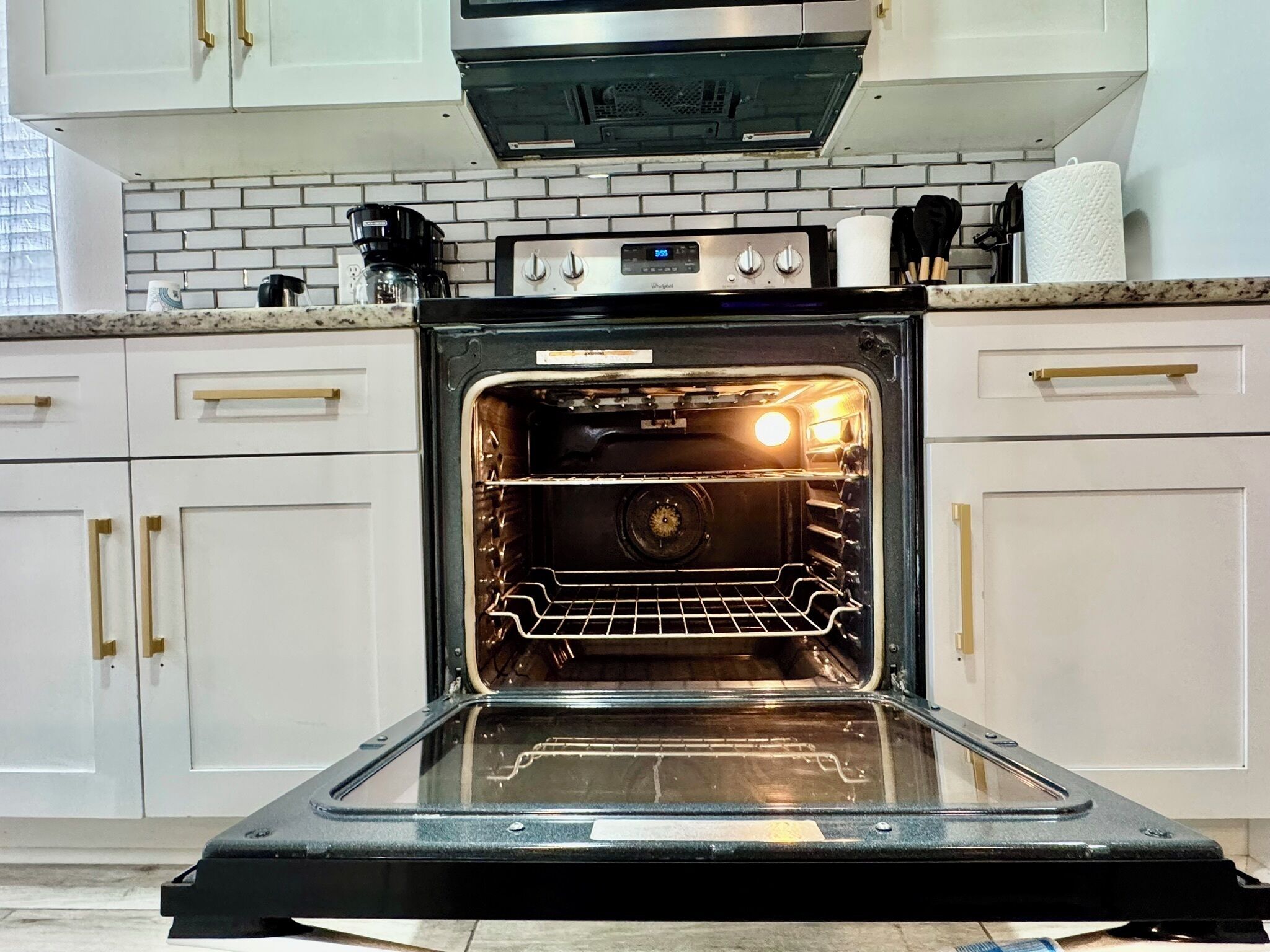 雪櫃、微波爐、焗爐、爐具