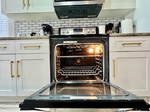 Fridge, microwave, oven, stovetop - Modern 4BR/2BA with pool in gated community (Kissimmee)