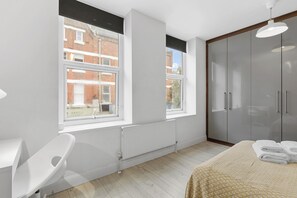 Iron/ironing board, free WiFi, bed sheets