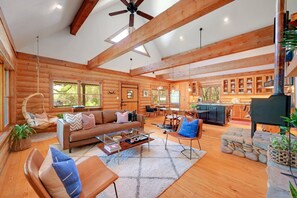 TV - The Cabin at Idyllwood Farm (Georgetown)