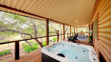 Bain à remous intérieur