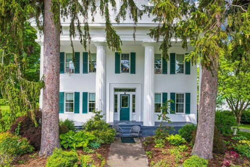 The Pillars | Historic Estate | Opulent Design | Sprawling Lawns