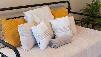 5 bedrooms, iron/ironing board, free WiFi, bed sheets