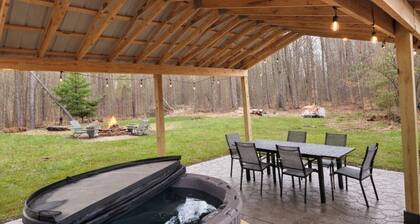 Charming 2-bedroom cabin in right next to Kinzua with AC