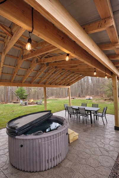 Charming 2-bedroom cabin in right next to Kinzua with AC