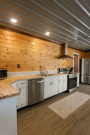 Microondas, horno, parrilla de estufa y lavavajillas 