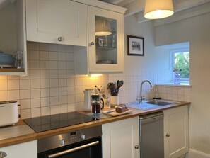 Fridge, microwave, oven, stovetop - 1 Penygroes cosy slate cottage within the Eryri/Snowdonia National Park (Penmachno)