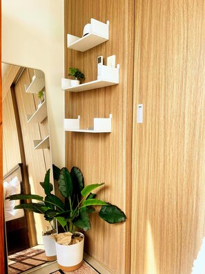 スタンダード コンドミニアム 1 ベッドルーム バルコニー シティビュー | 客室ごとに異なるインテリア、遮光カーテン、アイロン / アイロン台、WiFi (無料)