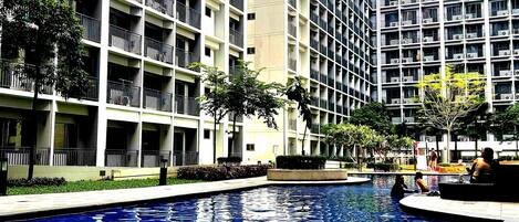 2 útilaugar, opið kl. 06:00 til kl. 22:00, sólhlífar, sólstólar