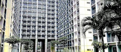 2 útilaugar, opið kl. 06:00 til kl. 22:00, sólhlífar, sólstólar