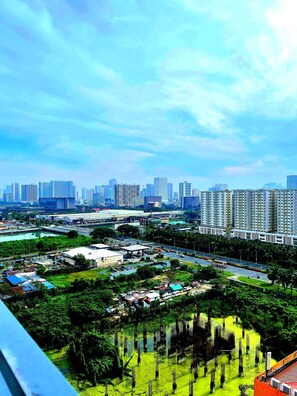 スタンダード コンドミニアム 1 ベッドルーム バルコニー シティビュー | バルコニーからの眺望