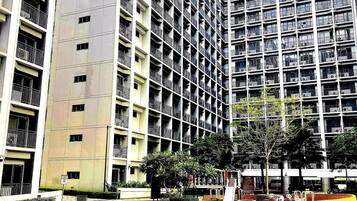 2 piscines extérieures, parasols de plage, chaises longues