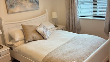 Iron/ironing board, free WiFi, bed sheets