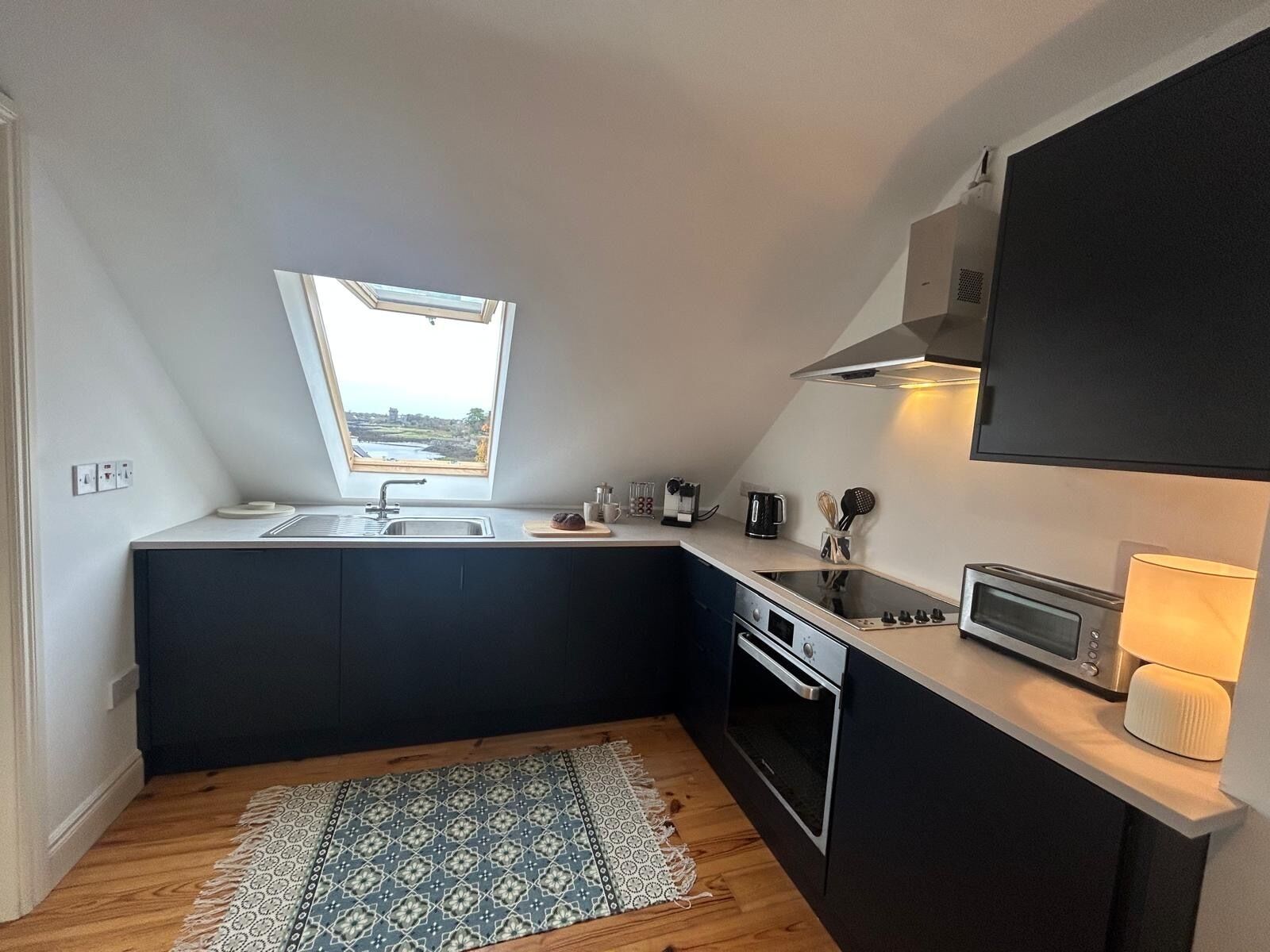 ثلاجة، ميكروويف، فرن، موقد طهي مسطح