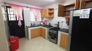 Family Apartment, City View | Private kitchen