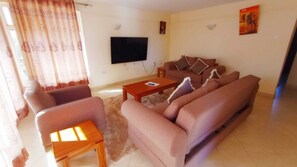 Family Apartment, City View | Living area