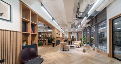 Modern Park-View Apartment | Near Kew Gardens, Chiswick & Brentford Stadium