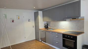 Køleskab, ovn, kogeplade, opvaskemaskine