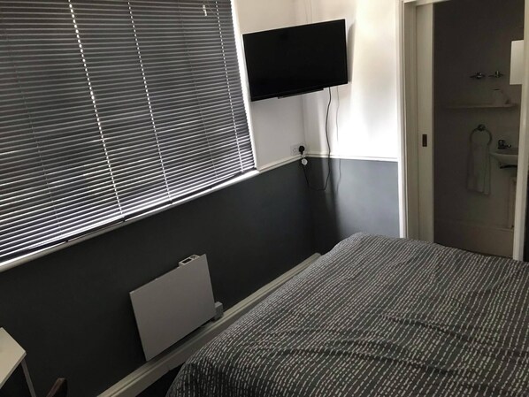 Basic Double Room | Free WiFi