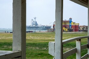 المنطقة المحيطة بالمنشأة