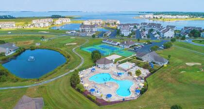 2 bed/2 bath condo in the Bethany Bay Community near Bethany Beach! Excellent view! Pets Allowed! 9-Hole Golf! Seasonal Outdoor Pool! Beach Town!