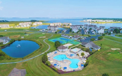2 bed/2 bath condo in the Bethany Bay Community near Bethany Beach! Excellent view! Pets Allowed! 9-Hole Golf! Seasonal Outdoor Pool! Beach Town!