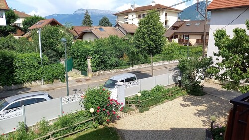 Appartement T4 dans maison de ville , très lumineux,  quartier calme