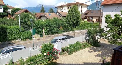 Appartement T4 dans maison de ville , trĂšs lumineux, quartier calme