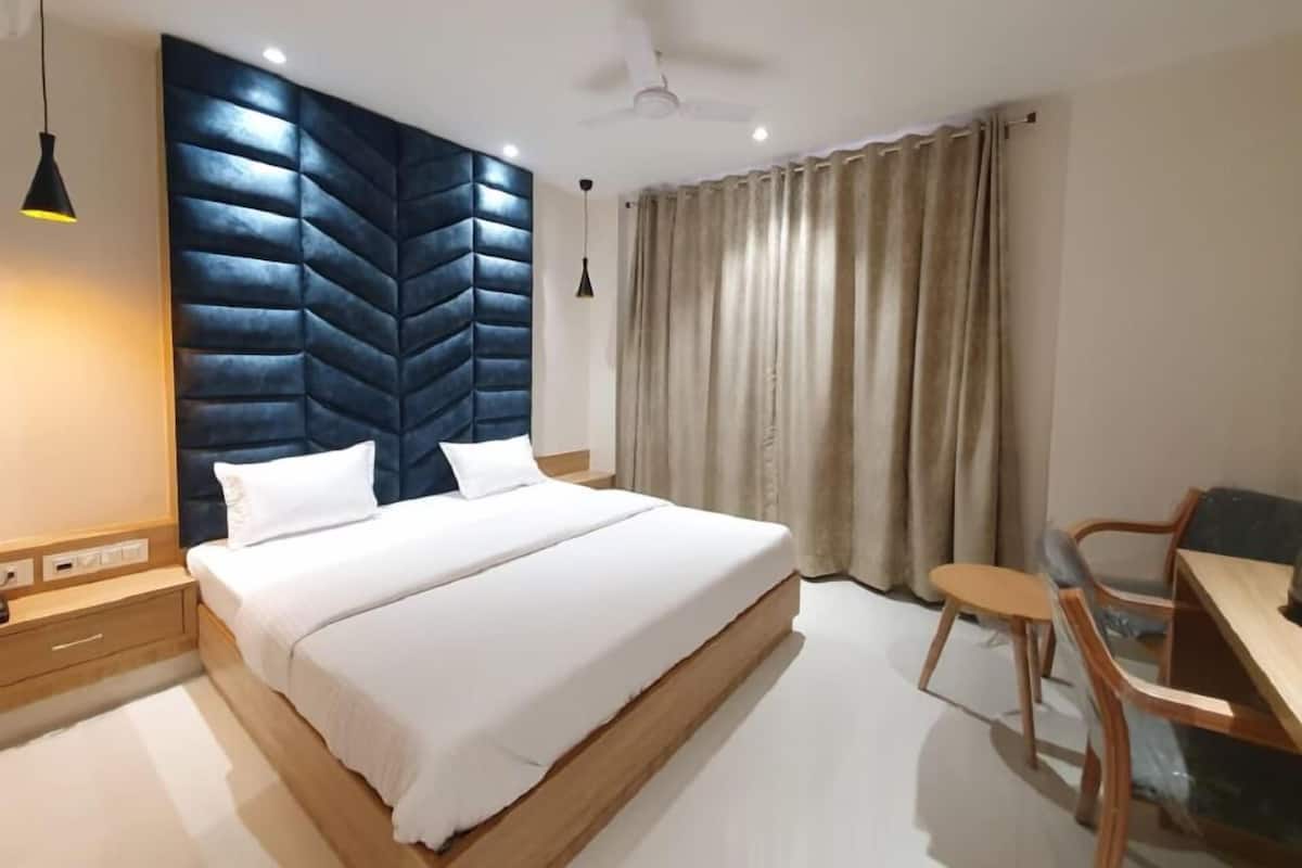 Deluxe Double Room | Desk, laptop workspace, free WiFi