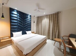 Kamar Double Deluks | Meja kerja, ruang kerja ramah laptop, dan Wi-Fi gratis