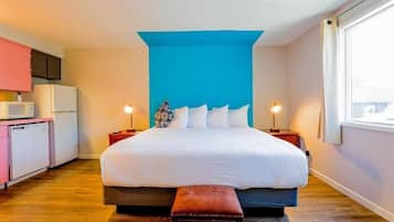 Tabla de planchar con plancha, wifi gratis y ropa de cama