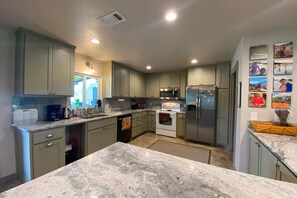 Mikrowelle, Ofen, Herdplatte, Geschirrspüler