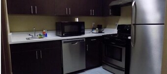 Pet Friendly Room With Parking Near Kloesel’s And Breakfast Included