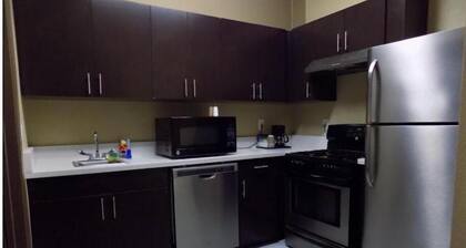 Elegant Room Near Bryan’s Treat With Kitchenette, Free Breakfast And Parking