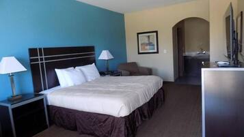 Tabla de planchar con plancha, wifi gratis y ropa de cama