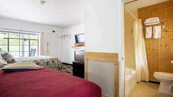 Iron/ironing board, free WiFi, bed sheets