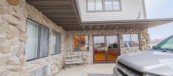 Explore Prairie Rose, Pet Friendly Unit Stay w/ Parking Included