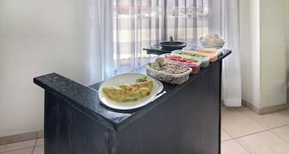 Convenient Stay w/ Satellite TV & Restaurants Nearby Along Historic Highway 66