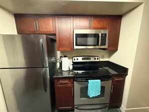 Fridge, microwave, oven, stovetop - Downtown 2BR/2BA by Love Park & Convention Center (Philadelphia)