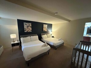 2 bedrooms, WiFi, bed sheets - Downtown 2BR/2BA by Love Park & Convention Center (Philadelphia)